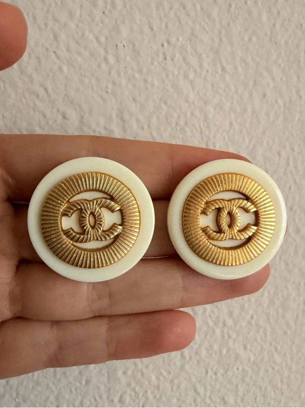 ✨Vintage Chanel Cream & Gold CC Medallion Statement Earrings🤍 - Picture 6 of 8